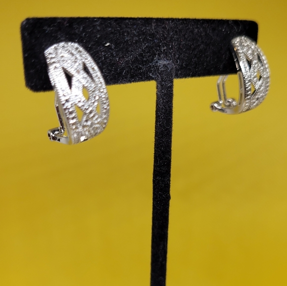 NWOT 18k WGP Diamond Accent Zig Zag Post Clip Earrings - Picture 3 of 8